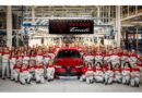 Centomila esemplari per Alfa Romeo Tonale prodotti nello stabilimento campano di Pomigliano d’ Arco: è una versione Sprint colore Rosso Alfa destinata al mercato italiano