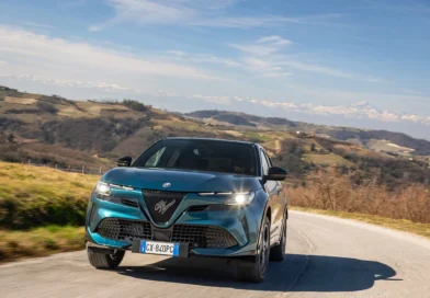 Mercato auto Italia a maggio 2025 a  – 0,2 %. Le immatricolazioni Alfa Romeo registrano un + 24 % , Stellantis Group a – 7,99 %. Junior e Tonale confermano la loro presenza nella top 50