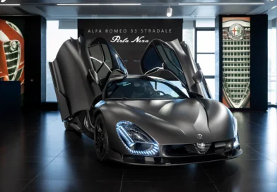 L’Alfa Romeo 33 Stradale Perla Nera è stata svelata al Museo Alfa Romeo di Arese