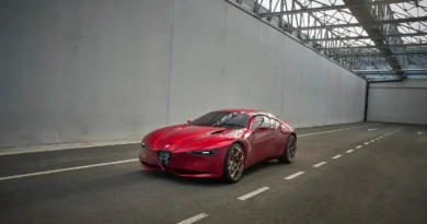 Svelata in anteprima mondiale al Salone dell’Auto di Parigi 2026 la concept car Alfa Romeo Cuorerosso
